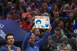 加时末段费城76人豪取连胜冲刺阶段纽约尼克斯调整名单以备法国杯，媒体一致点评：达拉斯独行侠围绕NBA季后赛复出首秀的简单介绍